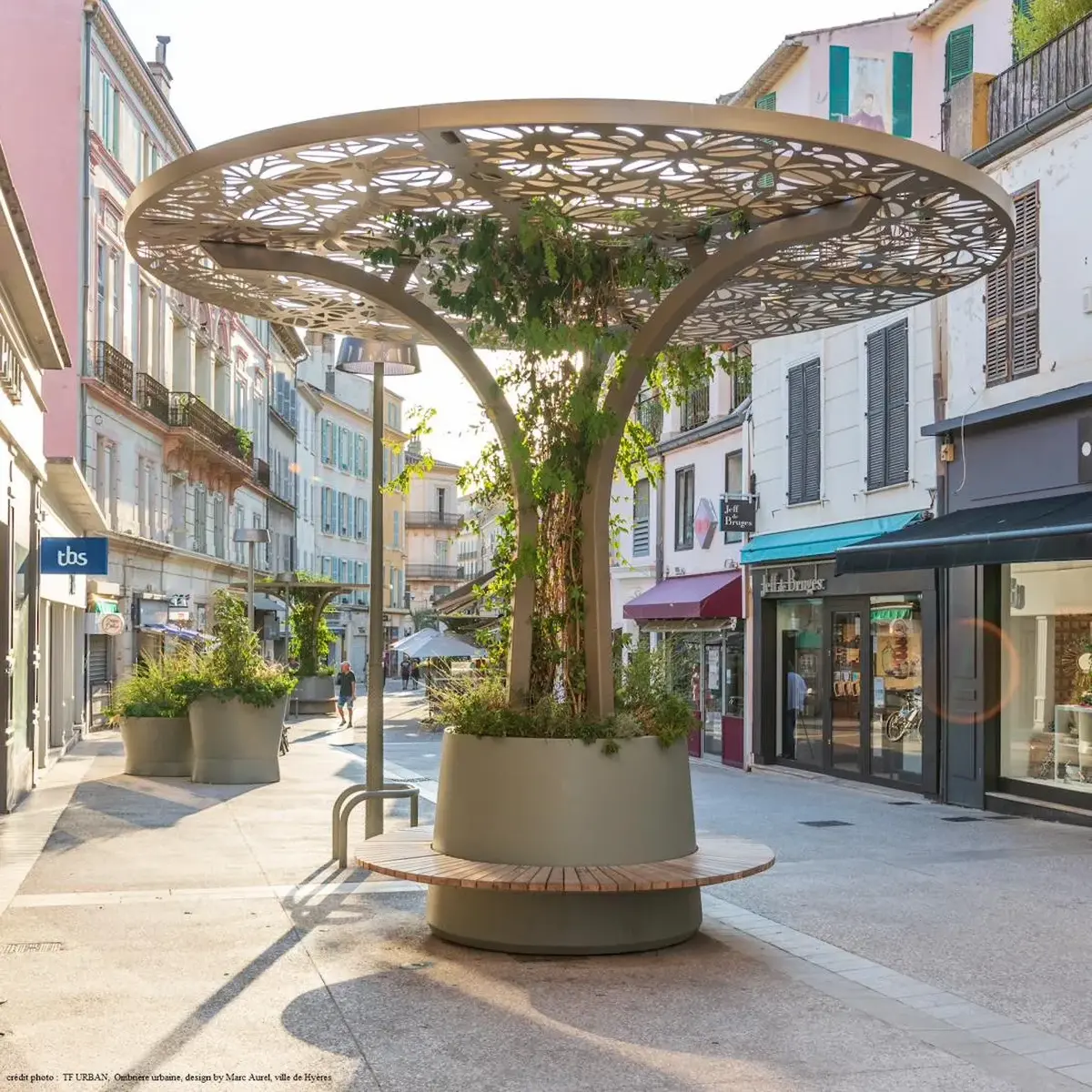 Ombrière urbaine végétalisée TF Urban à Hyères, design Marc Aurel