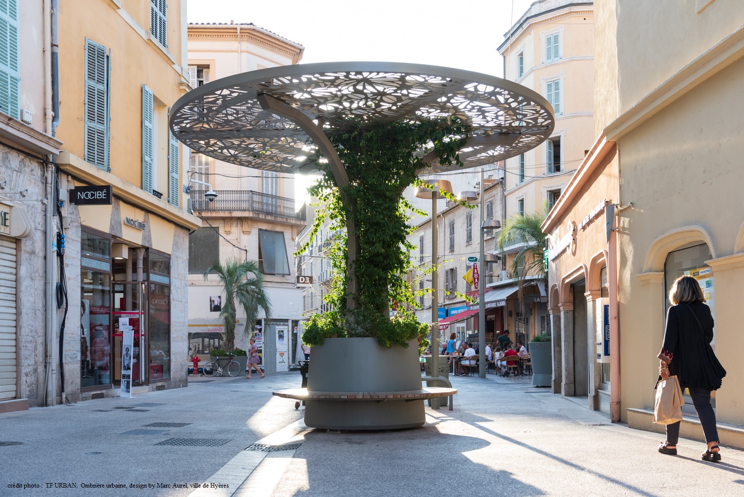 Ombrière urbaine végétalisée ville de Hyères